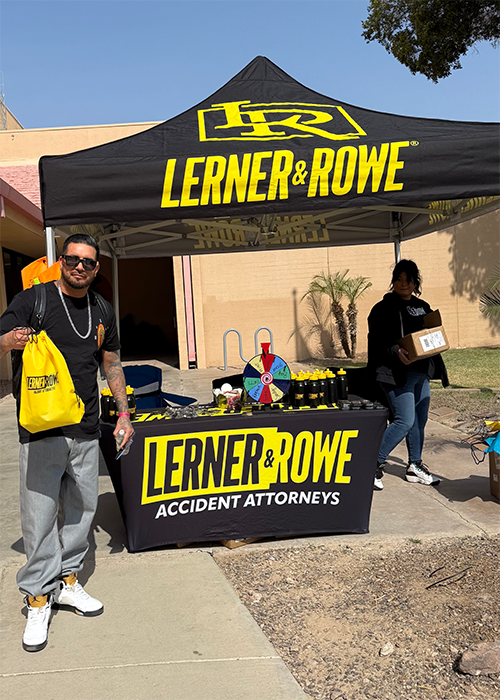 Yuma Tat and Car Show - Showing Off L&R Swag